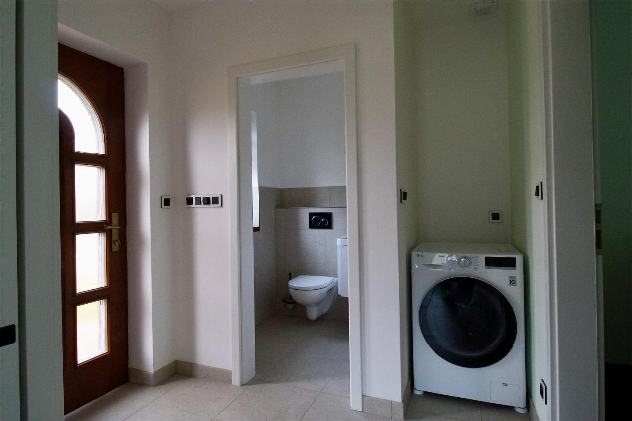 Apartman Uprostred Trojuhelniku Praha - Karlovy Vary - Plzen Holešovice Kültér fotó