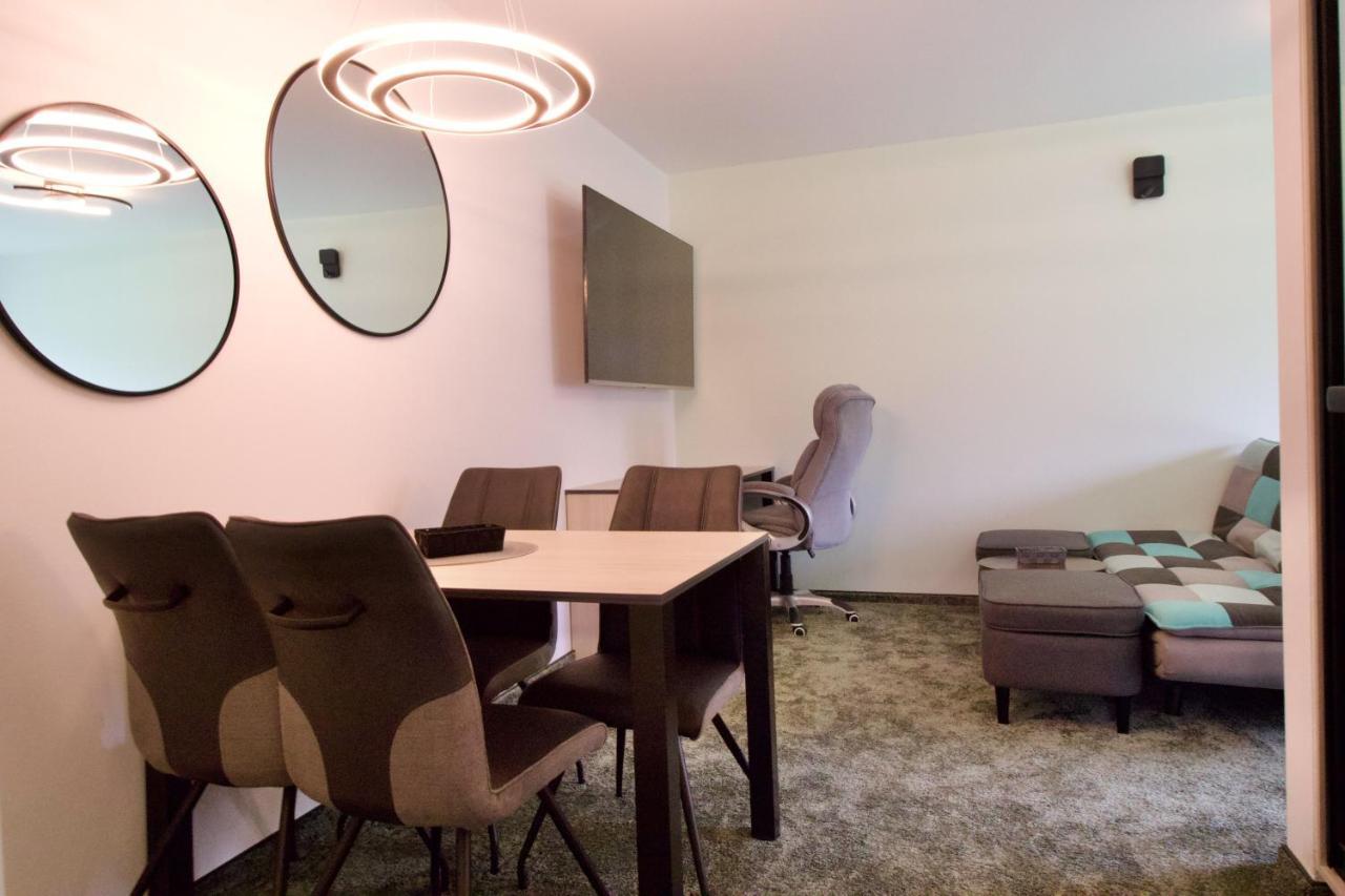 Apartman Uprostred Trojuhelniku Praha - Karlovy Vary - Plzen Holešovice Kültér fotó
